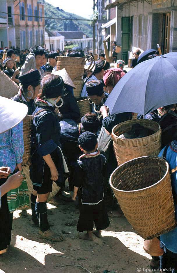 chum anh phien cho sapa nam 1992 trong anh cua du khach nuoc ngoai