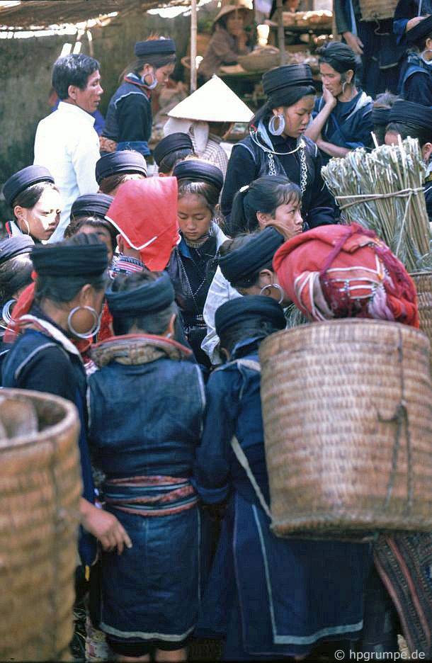 chum anh phien cho sapa nam 1992 trong anh cua du khach nuoc ngoai