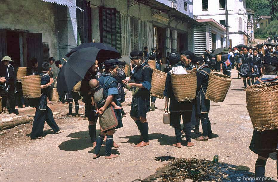 chum anh phien cho sapa nam 1992 trong anh cua du khach nuoc ngoai