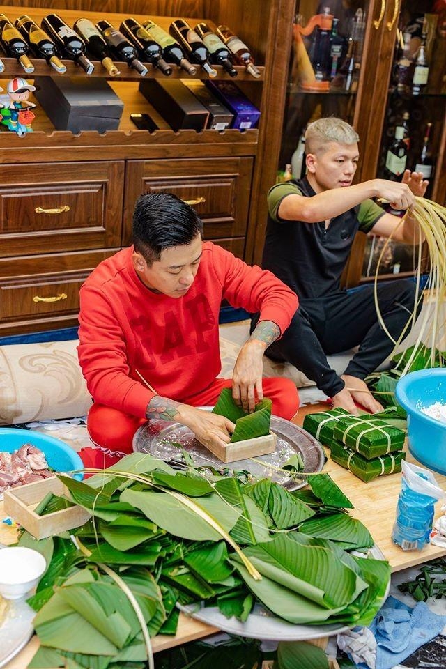 my tam va loat sao viet tro tai goi banh chung banh tet sieu dinh ngay tet