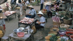 Chùm ảnh hiếm về những khu chợ nổi tiếng ở Việt Nam những năm 90