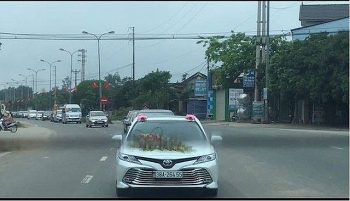 yeu cau tam dinh chi pho giam doc benh vien da khoa to chuc dam cuoi cho con giua mua dich covid 19