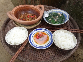 "Đi đâu thì đi, nhớ giờ cơm mà về ăn..."