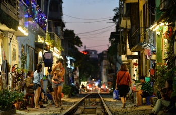 Tạp chí Mỹ xếp cafe đường tàu của Hà Nội vào danh sách không nên đến năm 2020
