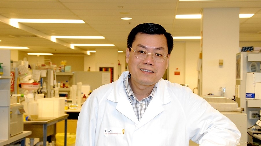 giao su goc viet dau tien duoc cong nhan la vien si vien han lam australia