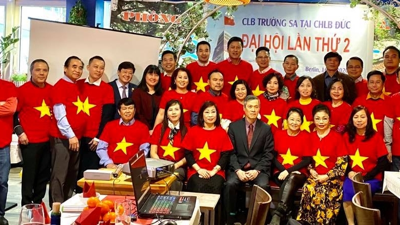 kieu bao to chuc trien lam anh ve truong sa nhan 45 nam quan he viet nam duc