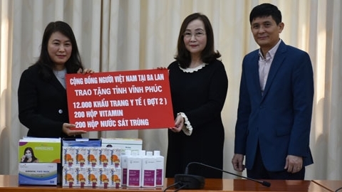 hoi nguoi viet nam tai ba lan to chuc trao qua dot 2 ho tro tinh vinh phuc khac phuc covid 19