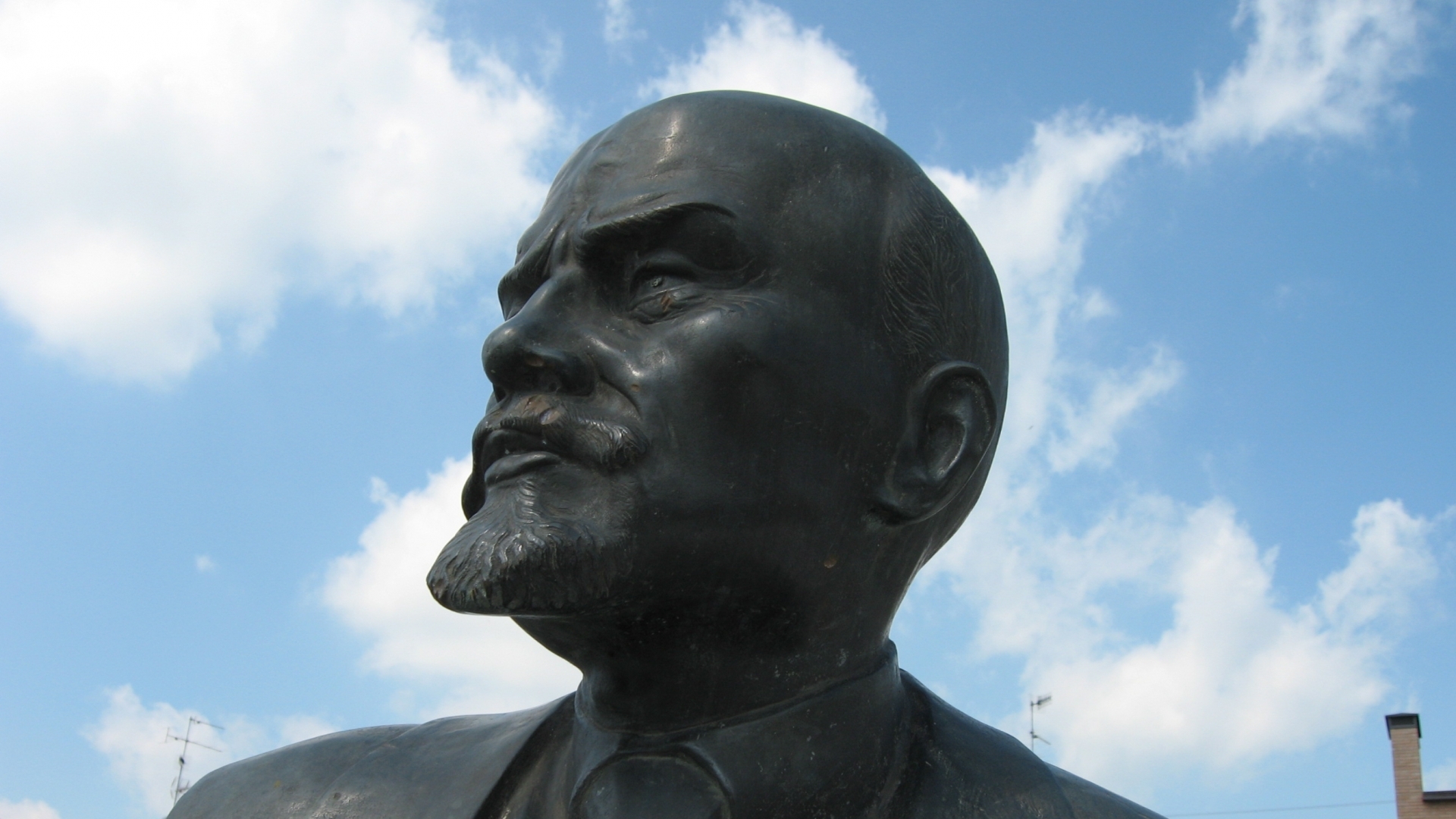 nghe an va ulyanovsk nga xay dung tuong dai lenin tai thanh pho vinh