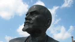 Nghệ An và Ulyanovsk (Nga) xây dựng tượng đài Lenin tại thành phố Vinh