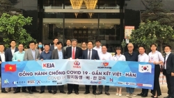Doanh nhân, doanh nghiệp Hàn Quốc tặng khẩu trang, dung dịch khử khuẩn cho khu cách ly tại Quảng Ninh