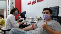 Đông đảo người nước ngoài tại Hà Nội tham gia hiến máu nhân đạo