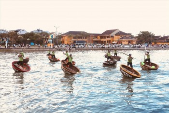 ve quang nam xem lac thung chai tren song hoai