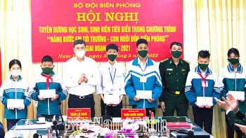 Bộ đội biên phòng Nam Định nhận đỡ đầu hơn 30 học sinh có hoàn cảnh khó khăn