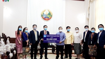 doanh nghiep viet tai tro 30000 usd giup lao chong covid 19