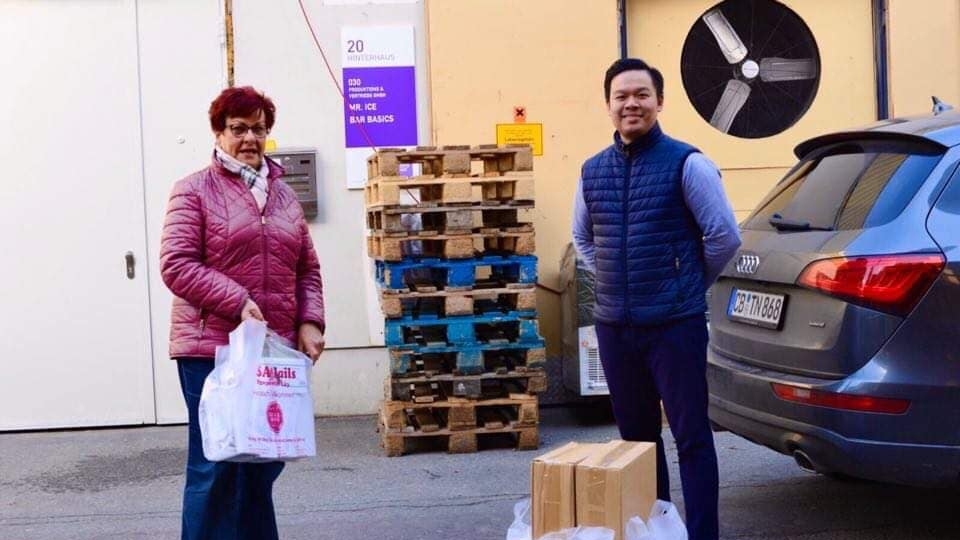 cong dong nguoi viet tai tro hon 9000 khau trang giup luc luong tuyen dau tai duc chong covid 19
