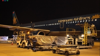 gan 5 tan hang vien tro chong dich covid 19 cua viet nam da den lao