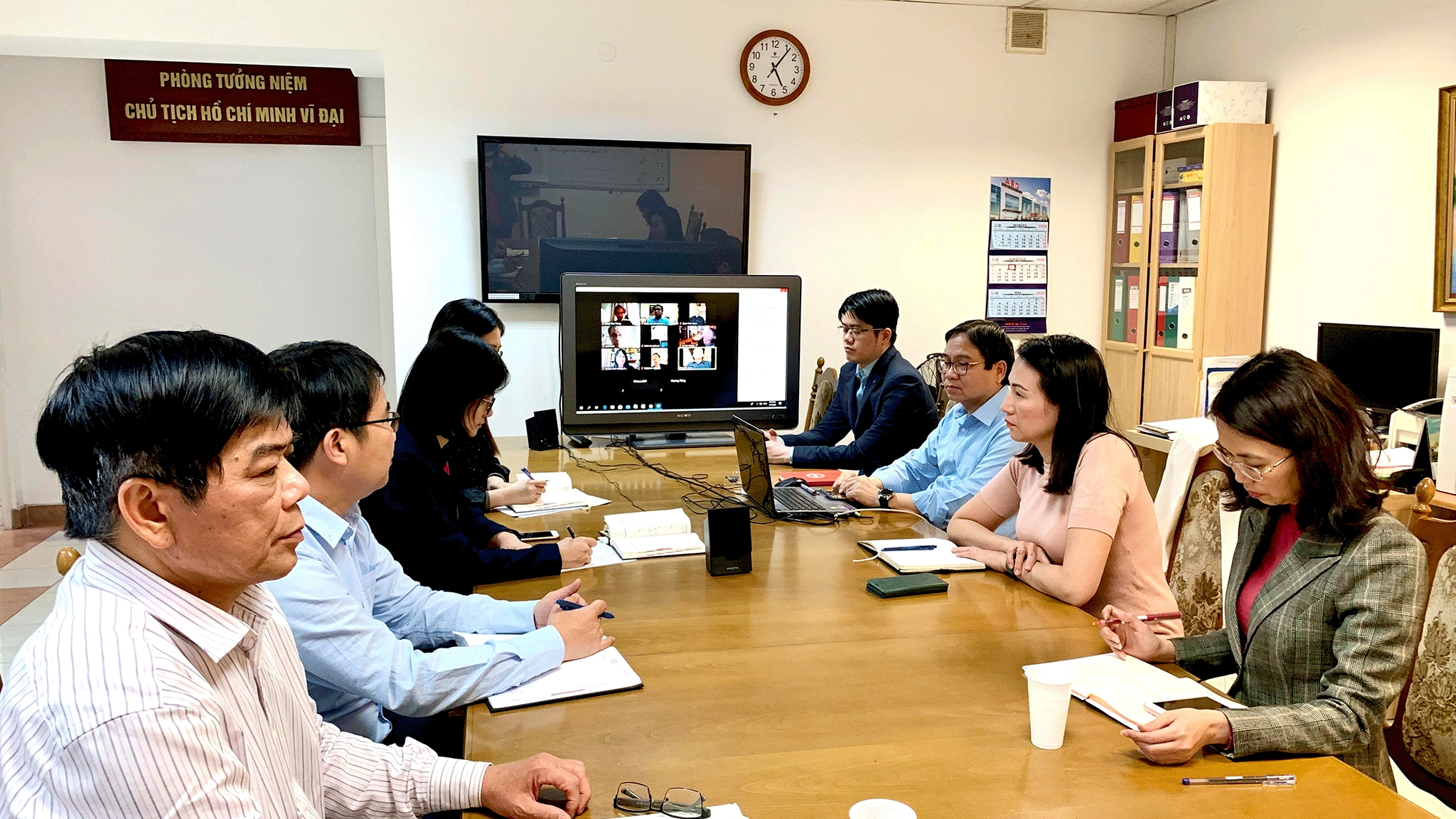 Đại sứ quán và Hội người Việt Nam họp trực tuyến đưa ra các biện pháp ứng phó COVID-19 tại Ba Lan