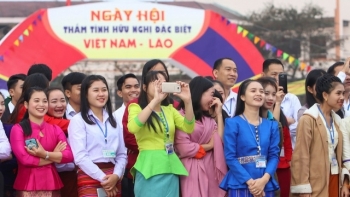 quang tri ho tro 135 sinh vien lao yen tam hoc tap trong mua covid 19