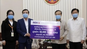 doanh nghiep viet tai tro 370000 usd giup lao chong covid 19