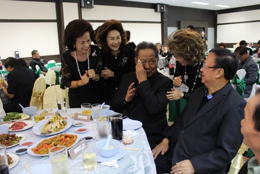 ong prachuab chaiyasan mot bo truong thai duoc nuoi lon bang sua me viet nam 105113