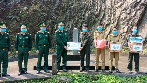 Biên phòng các tỉnh giáp biên tích cực giúp Lào, Campuchia chống COVID-19