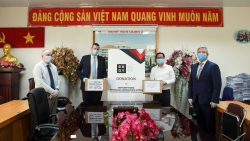 Hiệp hội Doanh nghiệp Anh tại Việt Nam (BBGV) trao hơn 500 triệu đồng giúp Việt Nam chống COVID-19