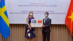 Việt Nam trao tặng 100.000 khẩu trang vải kháng khuẩn giúp Thụy Điển chống COVID-19