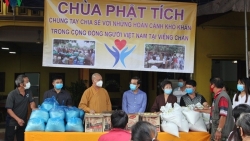 Chùa Phật tích trao hơn 200 suất quà giúp các gia đình gốc Việt tại Lào khắc phục khó khăn do COVID-19