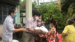 Tỉnh Kiên Giang hỗ trợ 217 triệu đồng giúp bà con Campuchia gốc Việt chống COVID-19