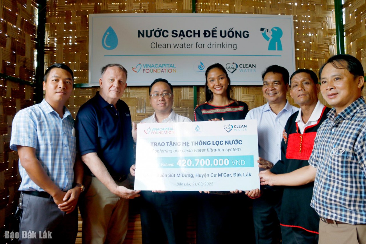 VCF tài trợ hệ thống lọc nước năng lượng mặt trời cho người dân Đắk Lắk