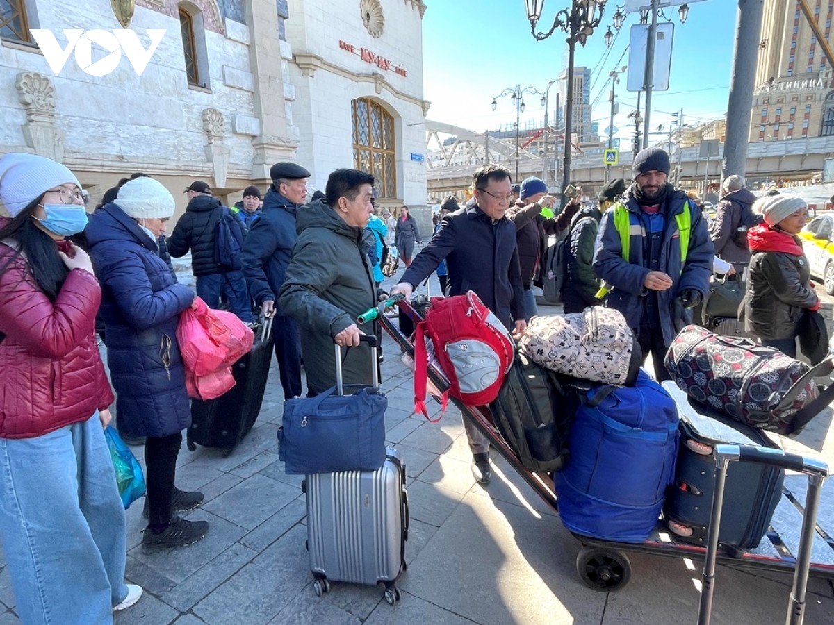 Người Việt sơ tán từ Ukraine: Không ai bị bỏ lại phía sau