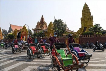 Campuchia bỏ quy định bắt buộc đeo khẩu trang nơi công cộng