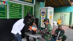 Indonesia học Việt Nam triển khai mô hình cây ATM gạo cho người dân