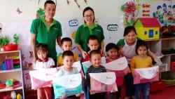 ChildFund Việt Nam trao tặng đồ dùng học tập và thiết bị y tế phòng chống dịch COVID-19 cho Cao Bằng, Bắc Kạn, Hòa Bình