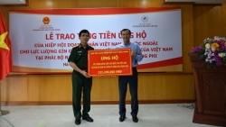 Hiệp hội Doanh nhân Việt Nam ở nước ngoài trao hơn 200 triệu cho lực lượng gìn giữ hòa bình Việt Nam