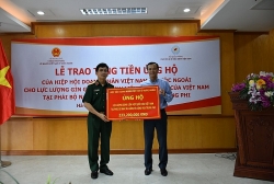 Hiệp hội Doanh nhân Việt Nam ở nước ngoài trao hơn 200 triệu cho lực lượng gìn giữ hòa bình Việt Nam