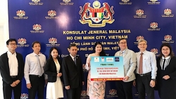 HUFO trao tặng 7.500 khẩu trang và 100 lít dung dịch sát khuẩn cho nhân dân Malaysia