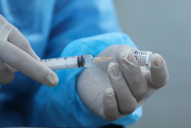 Chuyên gia Anh: Lượng kháng thể tăng vọt sau khi tiêm mũi vaccine ngừa Covid-19 lần 4