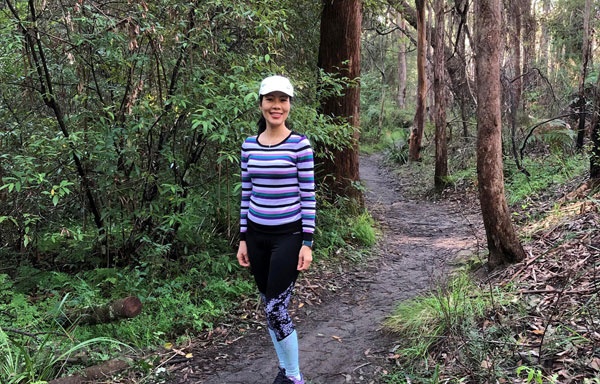 Việt kiều Australia đi bộ 20.000 bước mỗi ngày, gây quỹ 2.000 AUD giúp trẻ em nghèo