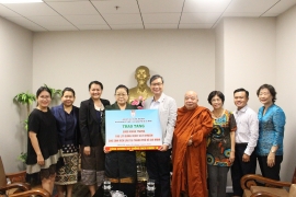 HUFO, Hội hữu nghị Việt Nam-Lào thành phố Hồ Chí Minh trao tặng 5.000 khẩu trang cho sinh viên Lào