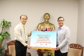 HUFO, Hội Hữu nghị Việt Nam - Singapore thành phố Hồ Chí Minh trao tặng 10.000 khẩu trang giúp nước bạn phòng, chống COVID-19