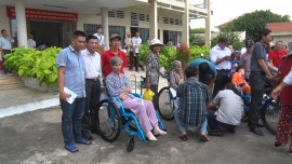 Tổ chức Trả lại tuổi thơ trao tặng 488 xe lăn cho người khuyết tật Thanh Hóa