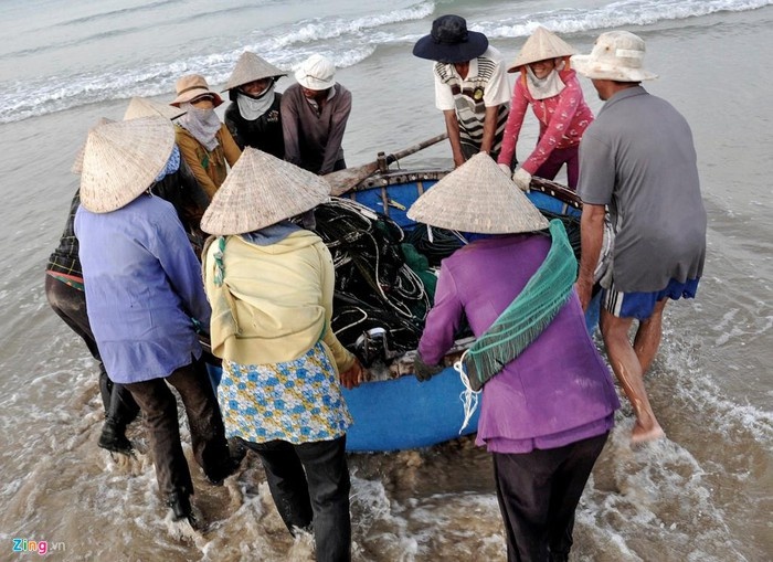 giua cuoi thang 3 ngu dan o cac lang chai xa tinh khe tinh ky tp quang ngai va huyen binh son quang ngai thuc day tu sang som di ghe thung ra bien rai luoi vay ca