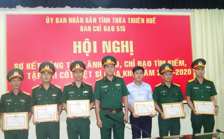 khen thuong ca nhan tap the co thanh tich xuat sac tai hoi nghi so ket rut kinh nghiem cong tac lanh dao chi dao tim kiem quy tap hai cot liet si mua kho 2019 2020 anh baothuathienhue