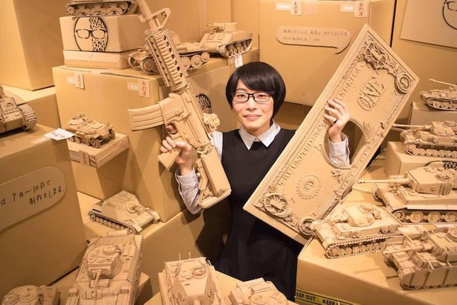 Nữ nghệ sỹ Nhật Bản biến bìa carton thành tác phẩm nghệ Nữ nghệ sỹ Nhật Bản biến bìa carton thành tác phẩm nghệ