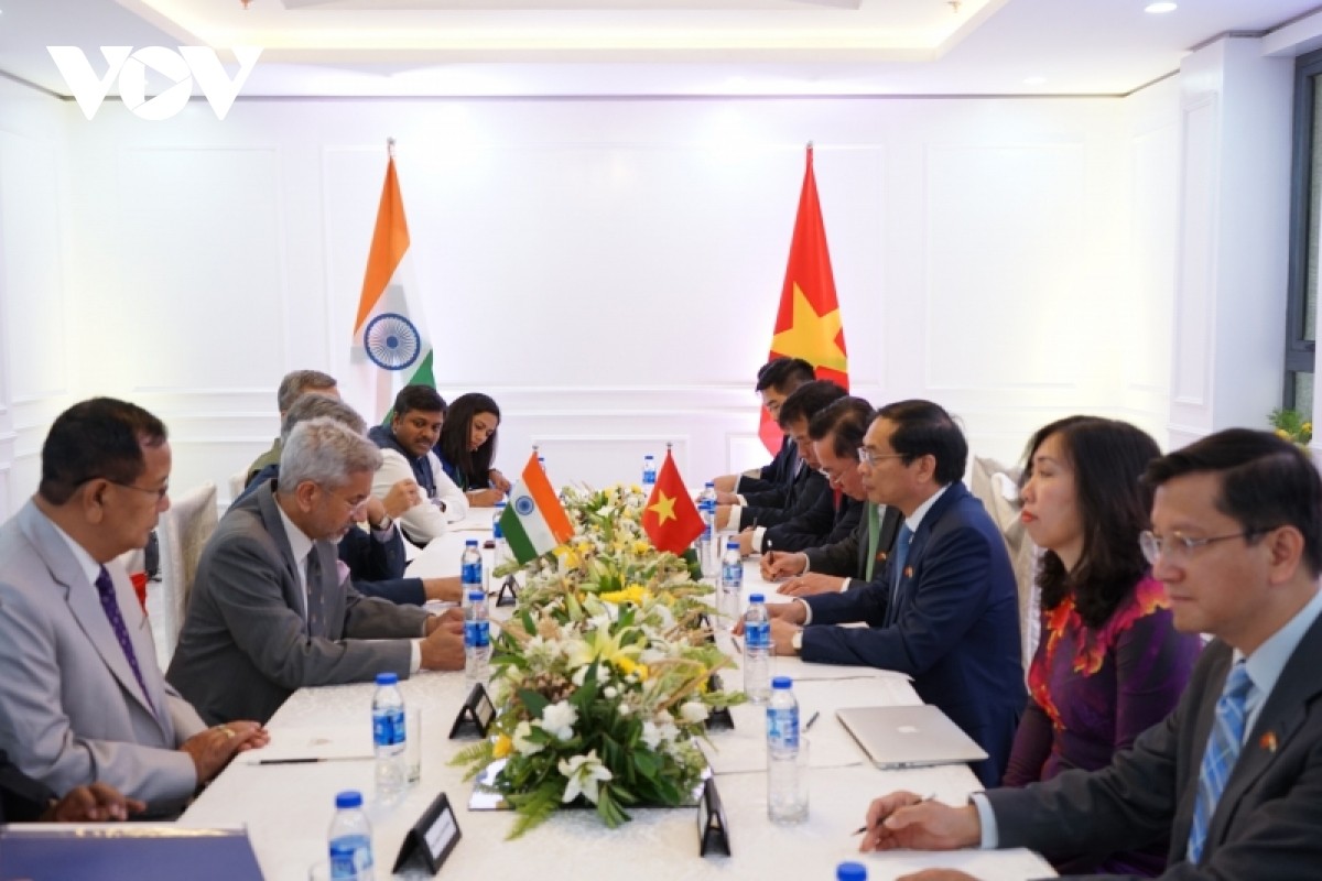 Bộ trưởng Ngoại giao Bùi Thanh Sơn gặp song phương Bộ trưởng Ngoại giao Ấn Độ