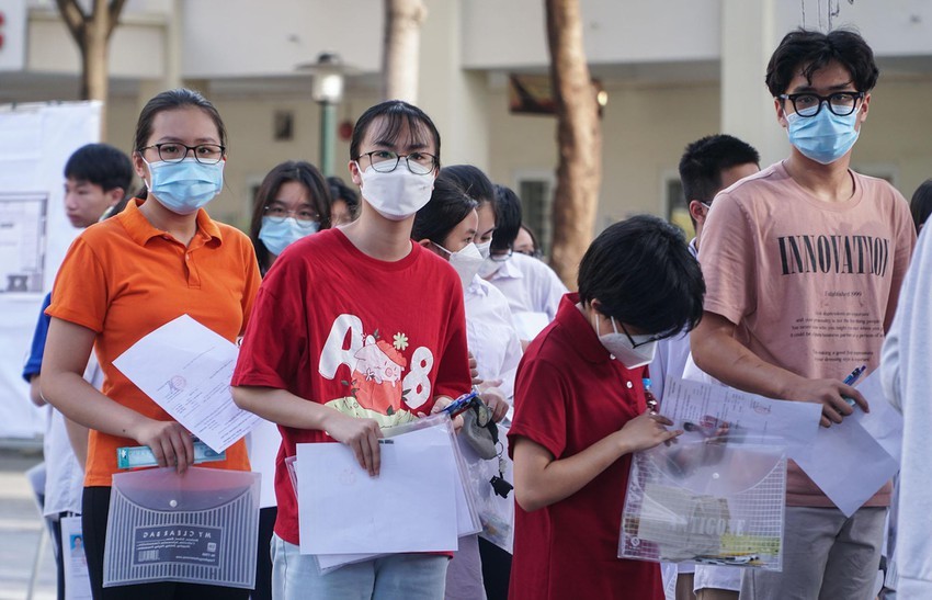 Gần 107.000 thí sinh Hà Nội bước vào môn thi đầu tiên kỳ thi tuyển sinh vào lớp 10