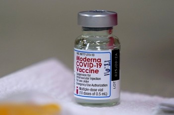 Giám đốc CDC Mỹ: Đề nghị tiêm vaccine phòng COVID-19 Moderna cho trẻ em từ 6-17 tuổi
