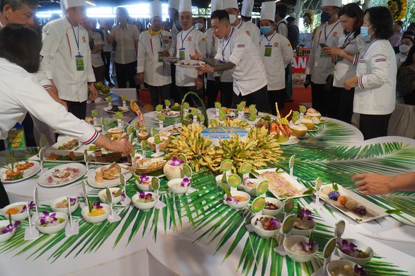 Bến Tre lập kỷ lục thế giới với 222 món ăn từ dừa