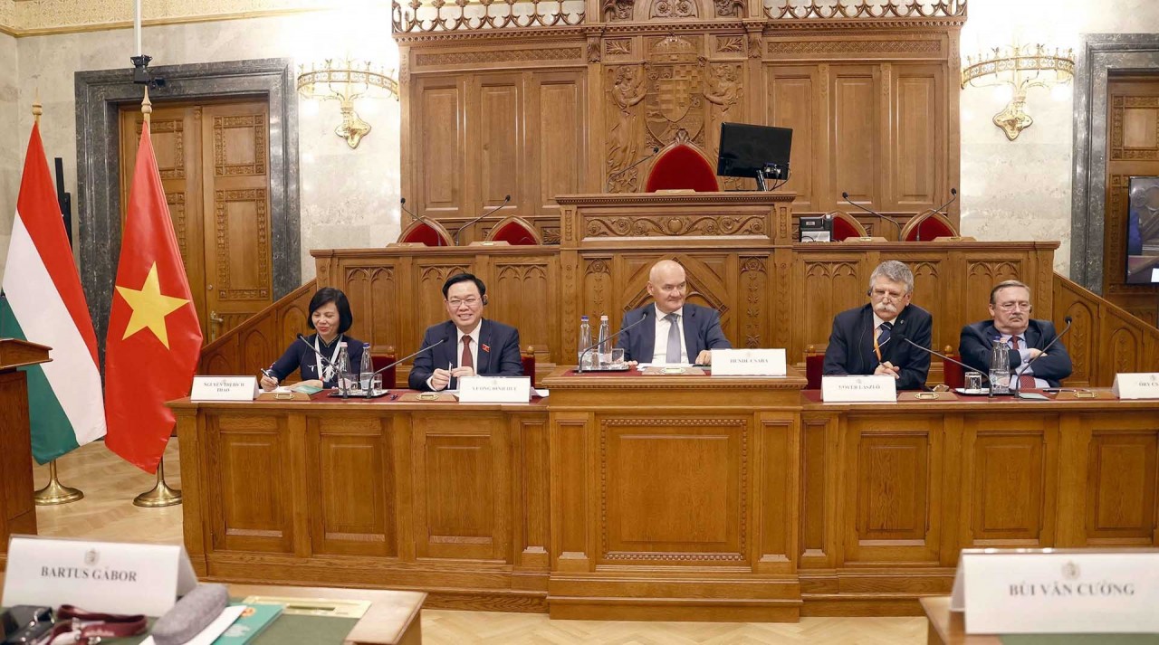 Chủ tịch Quốc hội Việt Nam và Hungary đồng chủ trì toạ đàm lập pháp